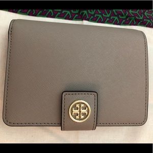 ❌SOLD❌ Tory Burch Robinson French fold wallet